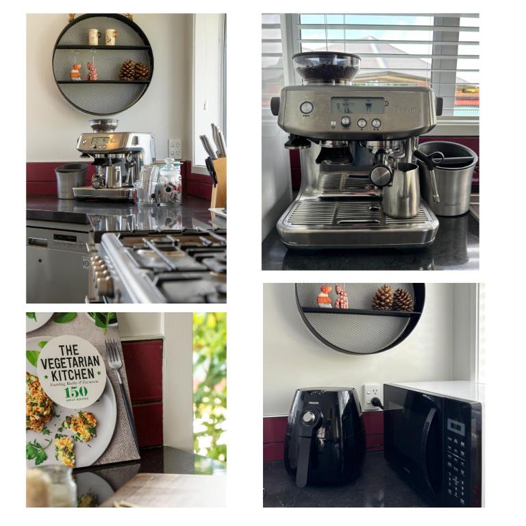 Family Home with Spa, Office and BBQ - Resim 32