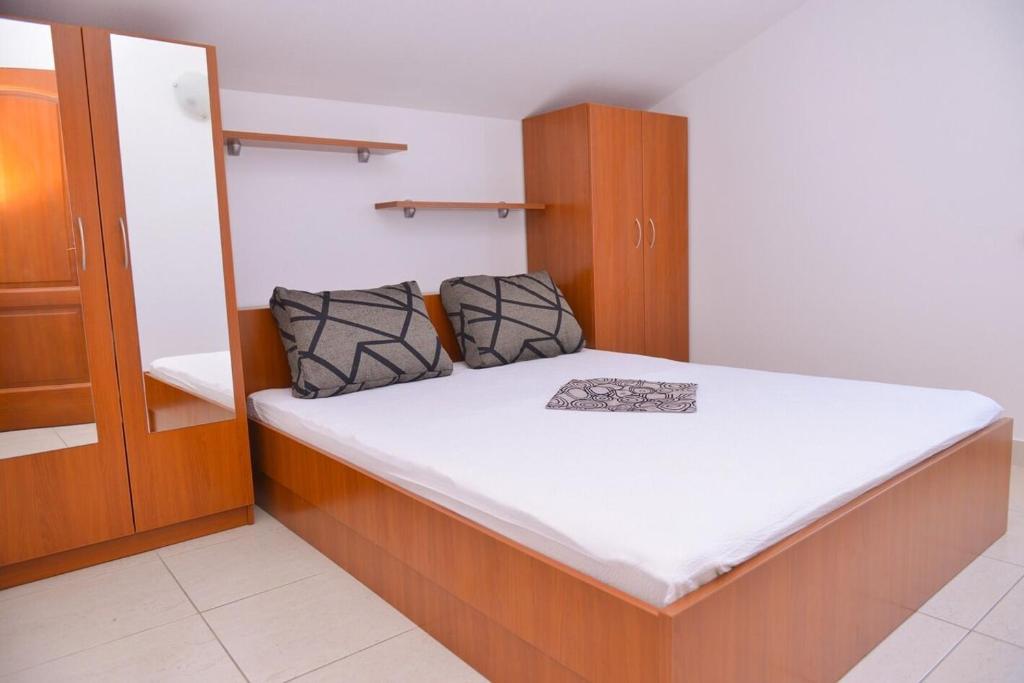 Łóżko lub łóżka w pokoju w obiekcie Apartments Boris