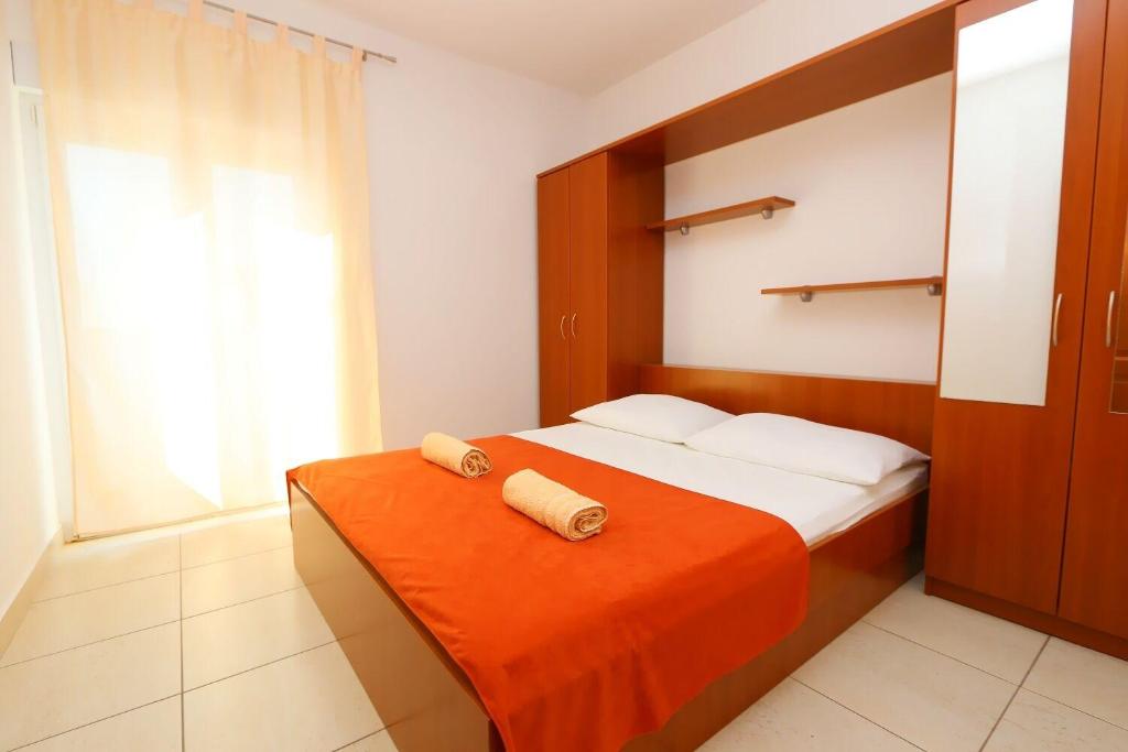 Łóżko lub łóżka w pokoju w obiekcie Apartments Boris