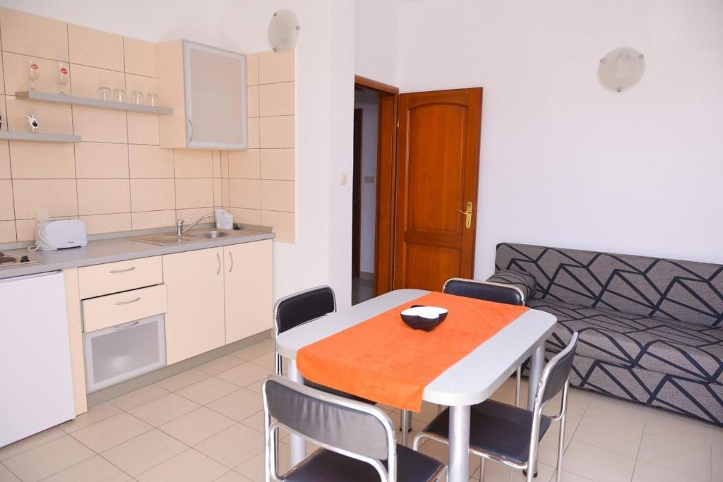 Kuchnia lub aneks kuchenny w obiekcie Apartments Boris
