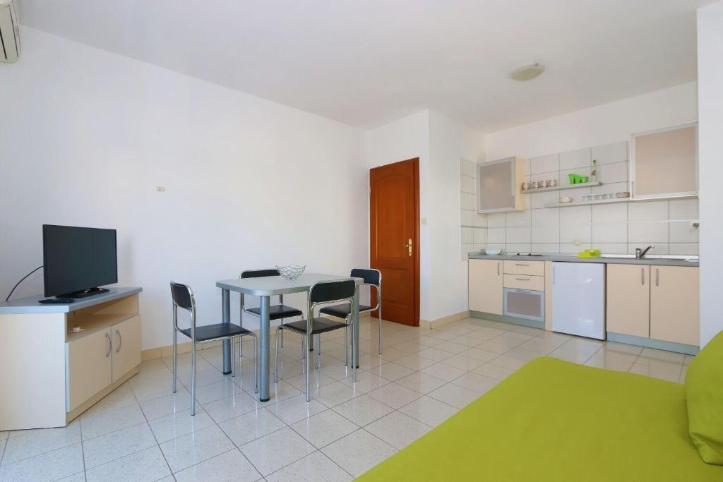 Kuchnia lub aneks kuchenny w obiekcie Apartments Boris