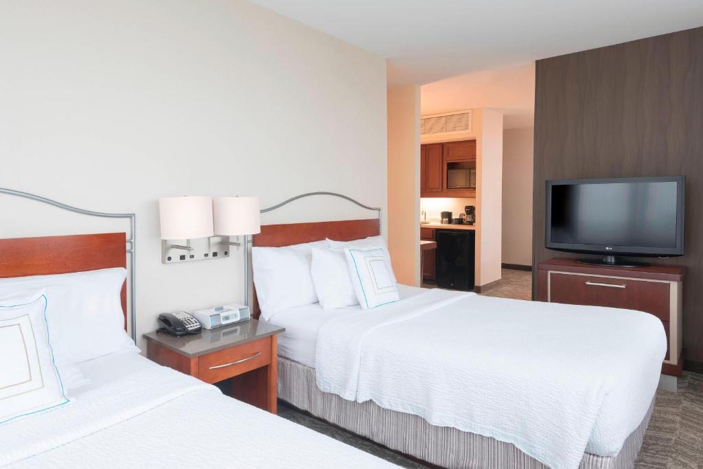 Postel nebo postele na pokoji v ubytování SpringHill Suites by Marriott Chicago O'Hare