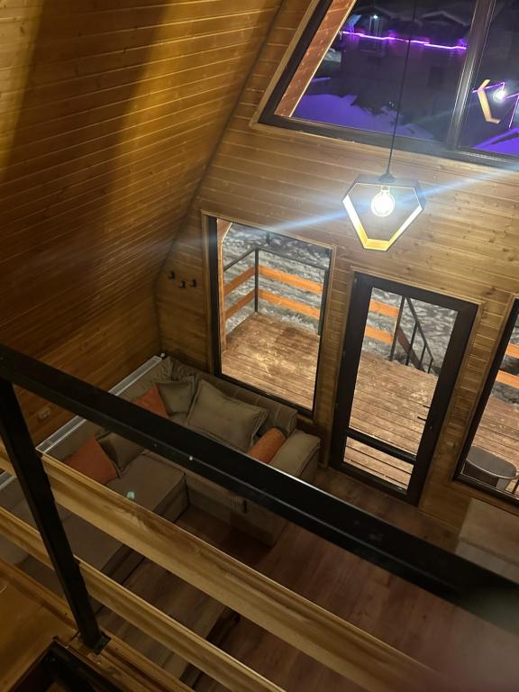 Palanda nebo palandy na pokoji v ubytování Tuyo cottages Gudauri