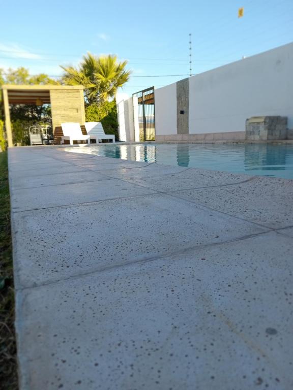 Πισίνα στο ή κοντά στο Lodge de Aranda 3