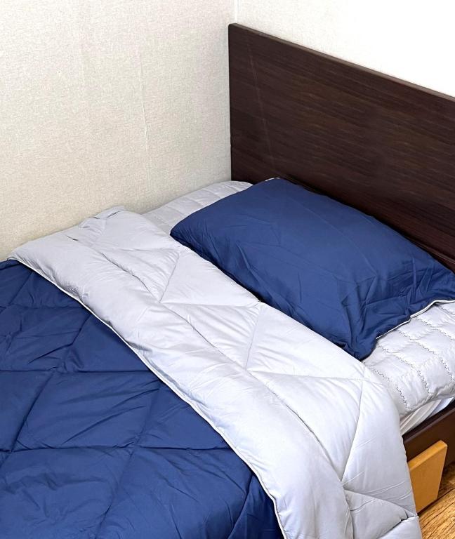 Postel nebo postele na pokoji v ubytování Jangwon Livingtel & Guesthouse