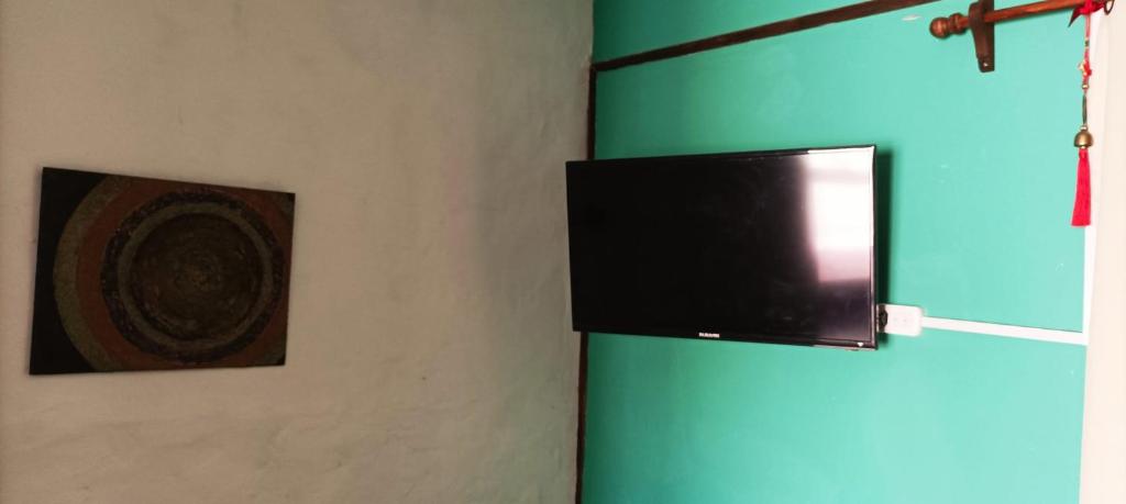 TV a/nebo společenská místnost v ubytování Hostal Pino Alto