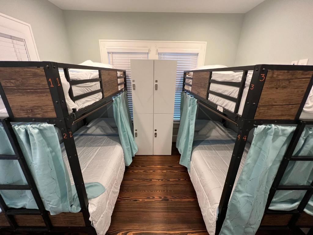 MyCrib Houston Hostel photo