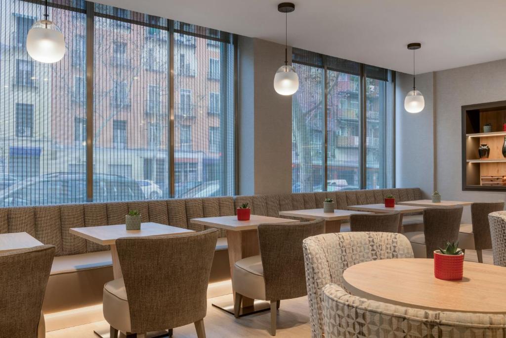 Posezení v ubytování AC Hotel Carlton Madrid by Marriott