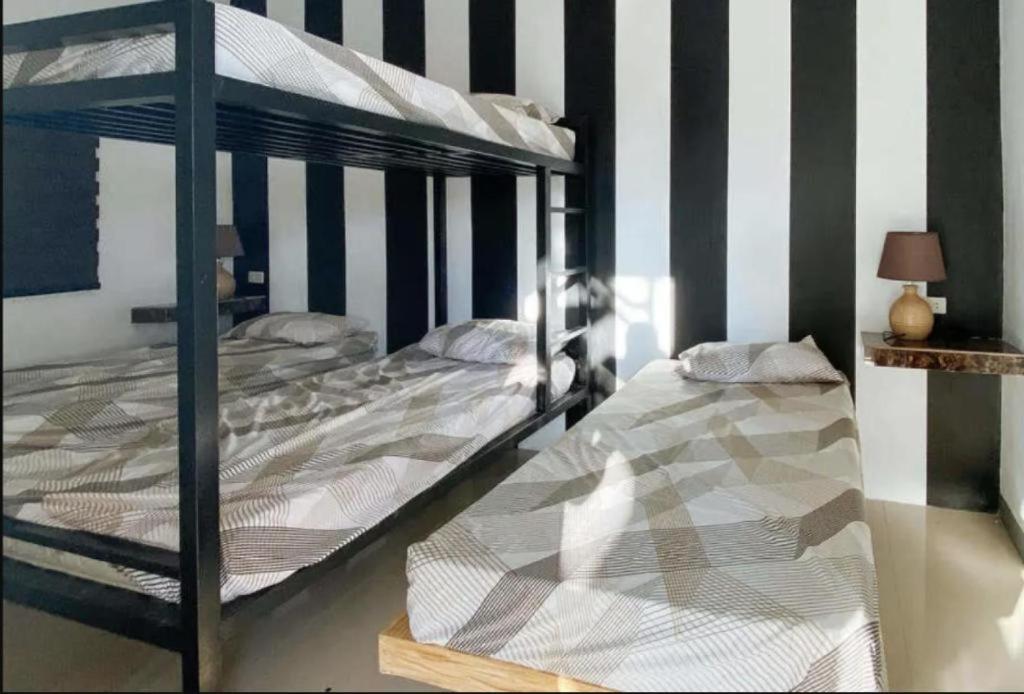 RedDoorz @ Piamonte Apartelle Santo Tomas Batangas - Chambre Dortoir Mixte