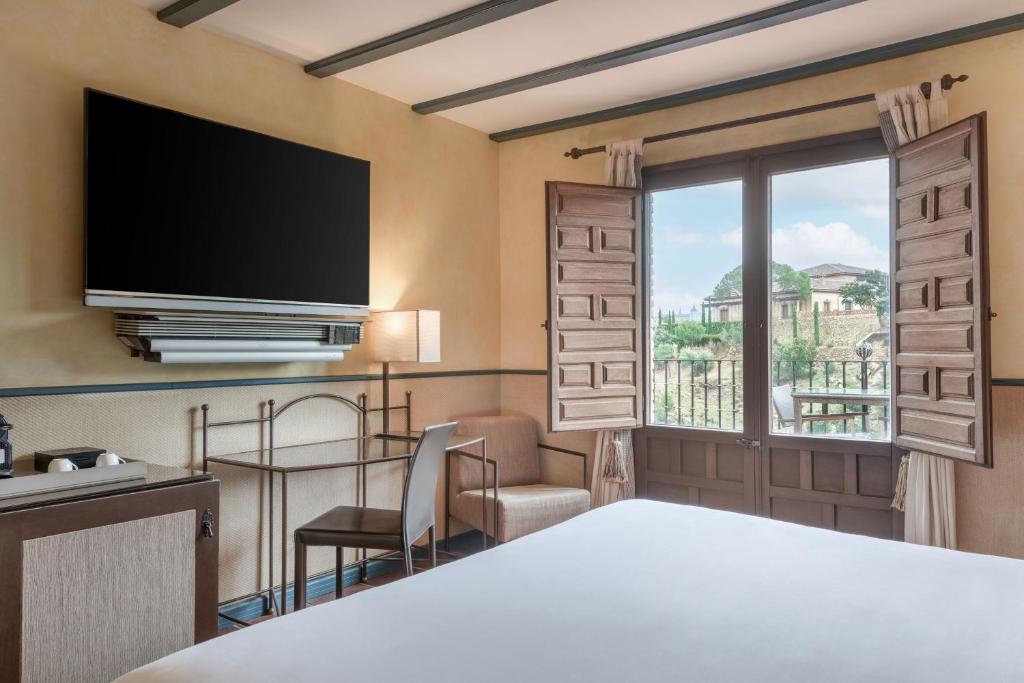 AC Hotel Ciudad de Toledo by Marriott - 带露台的高级特大号床间