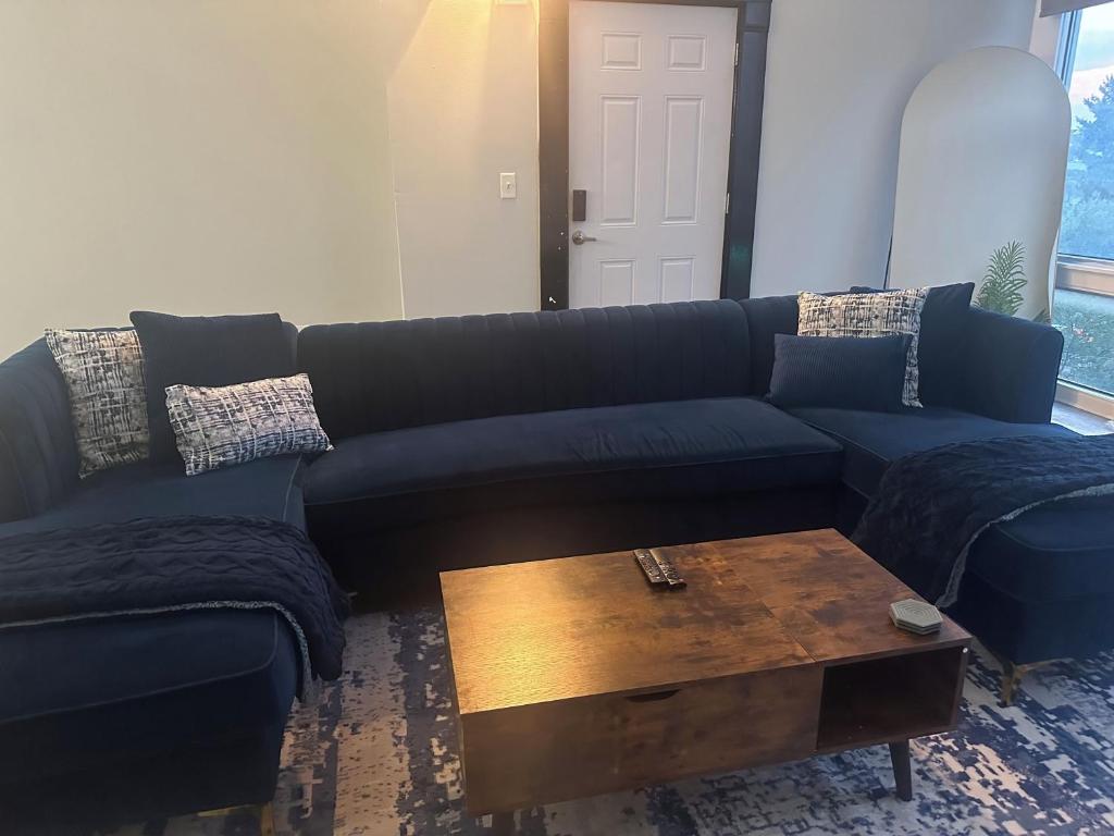 Huge Downtown Baltimore home with parking photo