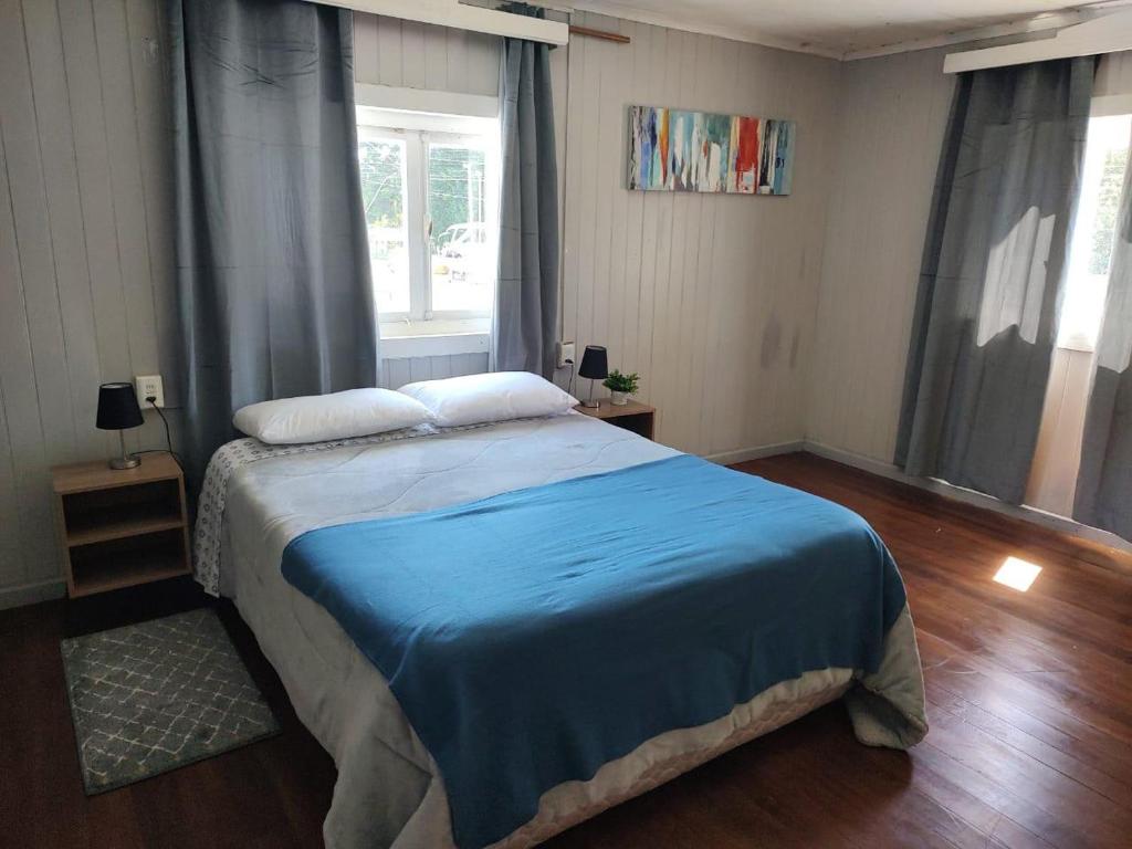 Postel nebo postele na pokoji v ubytování Hostal La Casona Ensenada con parking