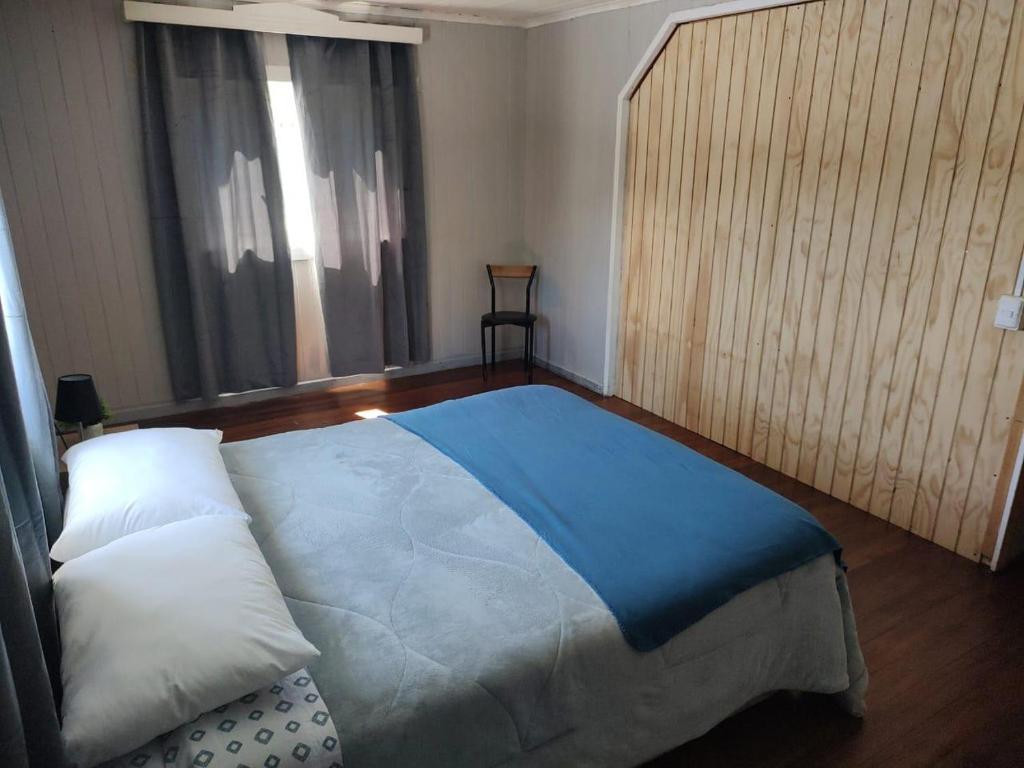 Postel nebo postele na pokoji v ubytování Hostal La Casona Ensenada con parking