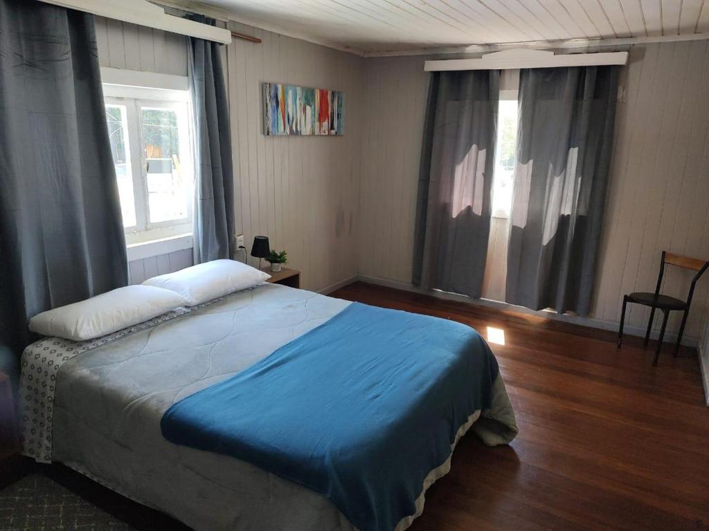 Postel nebo postele na pokoji v ubytování Hostal La Casona Ensenada con parking