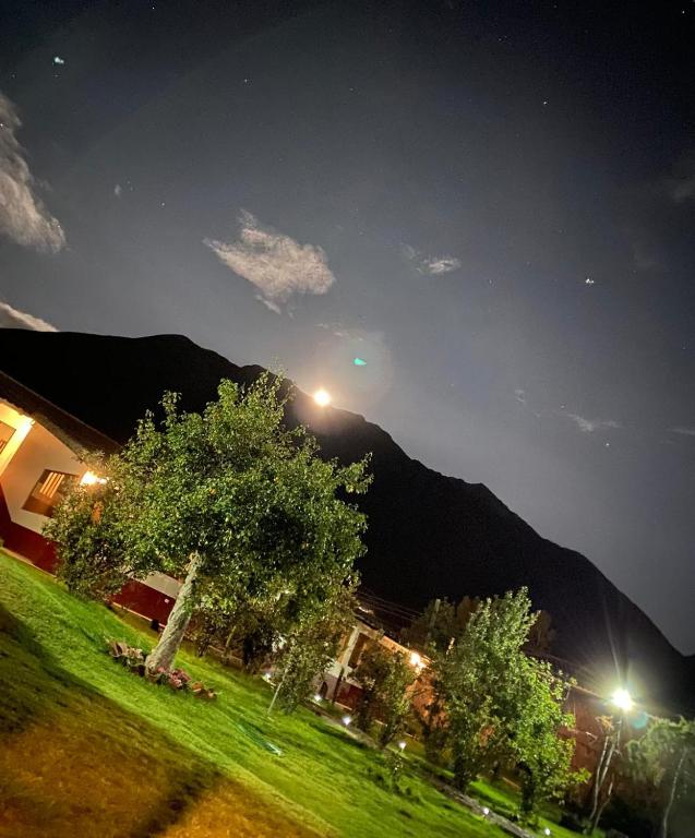 Nespecifikovaný výhled na hory nebo výhled na hory při pohledu z hotelu