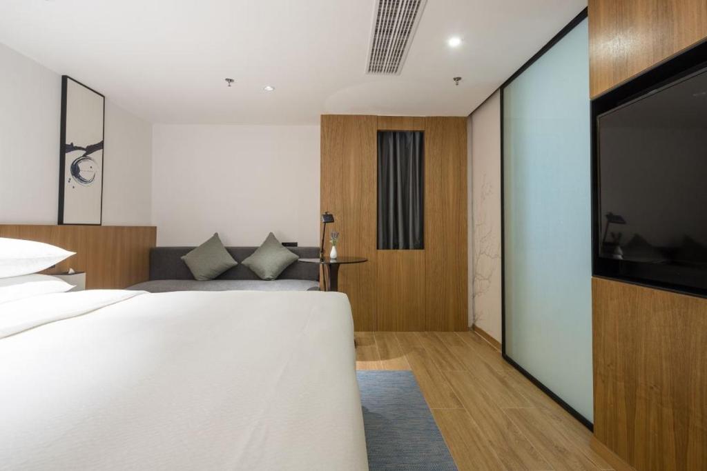 Postel nebo postele na pokoji v ubytování Fairfield by Marriott Guangzhou Tianhe Park