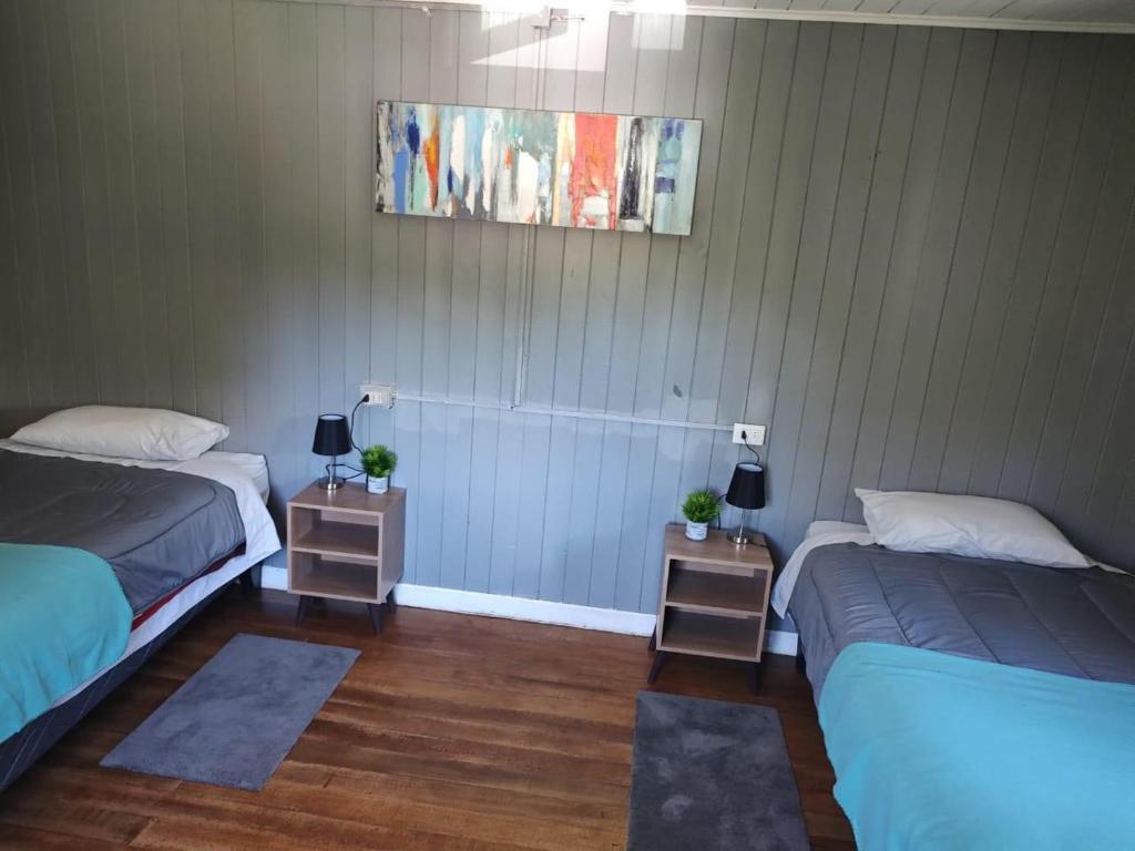Postel nebo postele na pokoji v ubytování Hostal La Casona Ensenada con parking