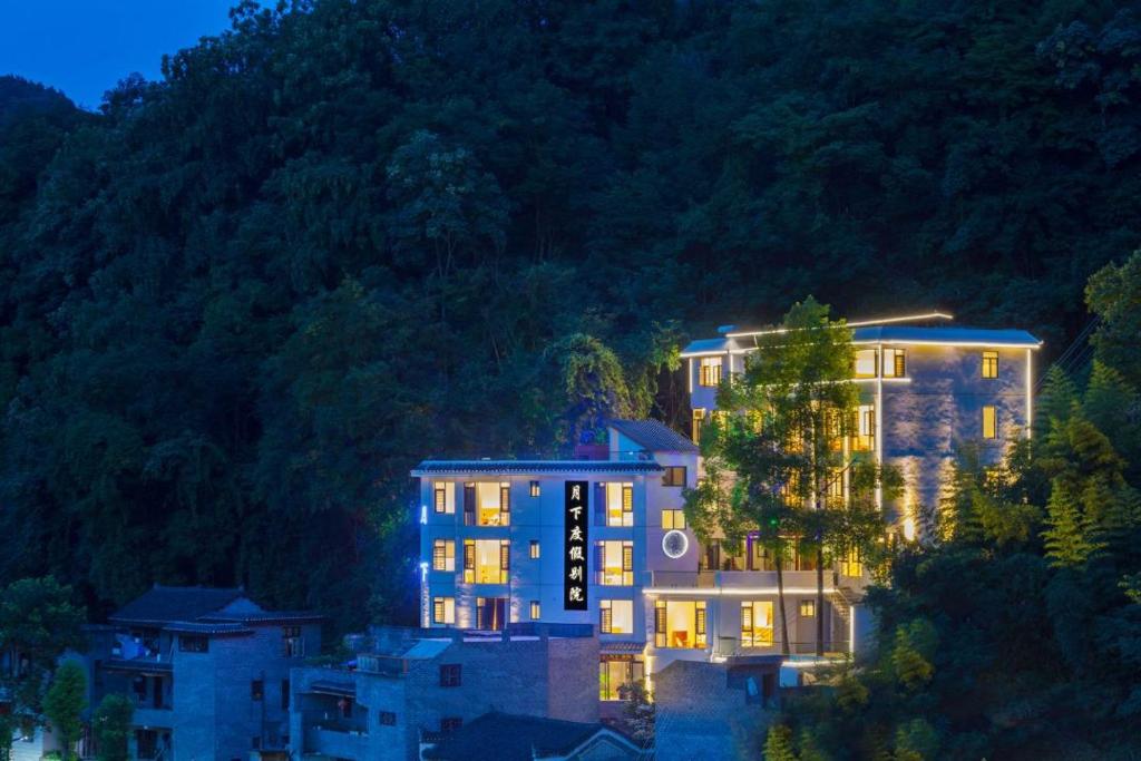 Splošen pogled na gorovje oz. razgled na gore, ki ga ponuja hotel