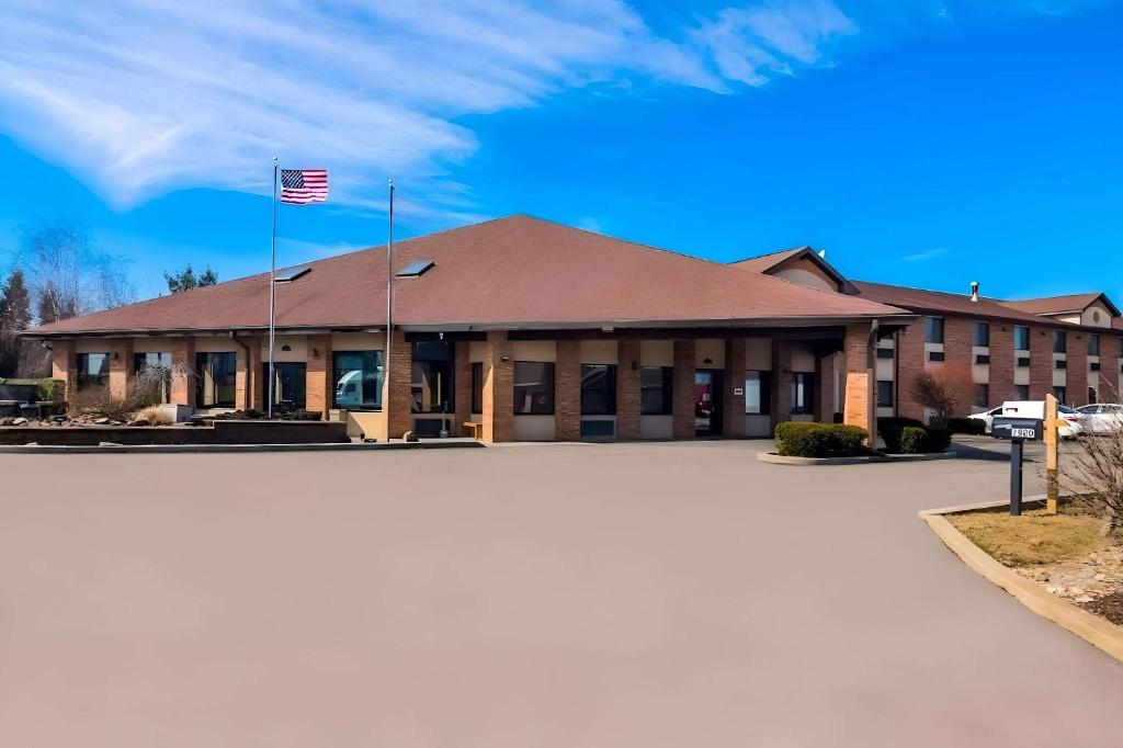 a building with an american flag in front of it at Park Inn by Radisson in Grove City