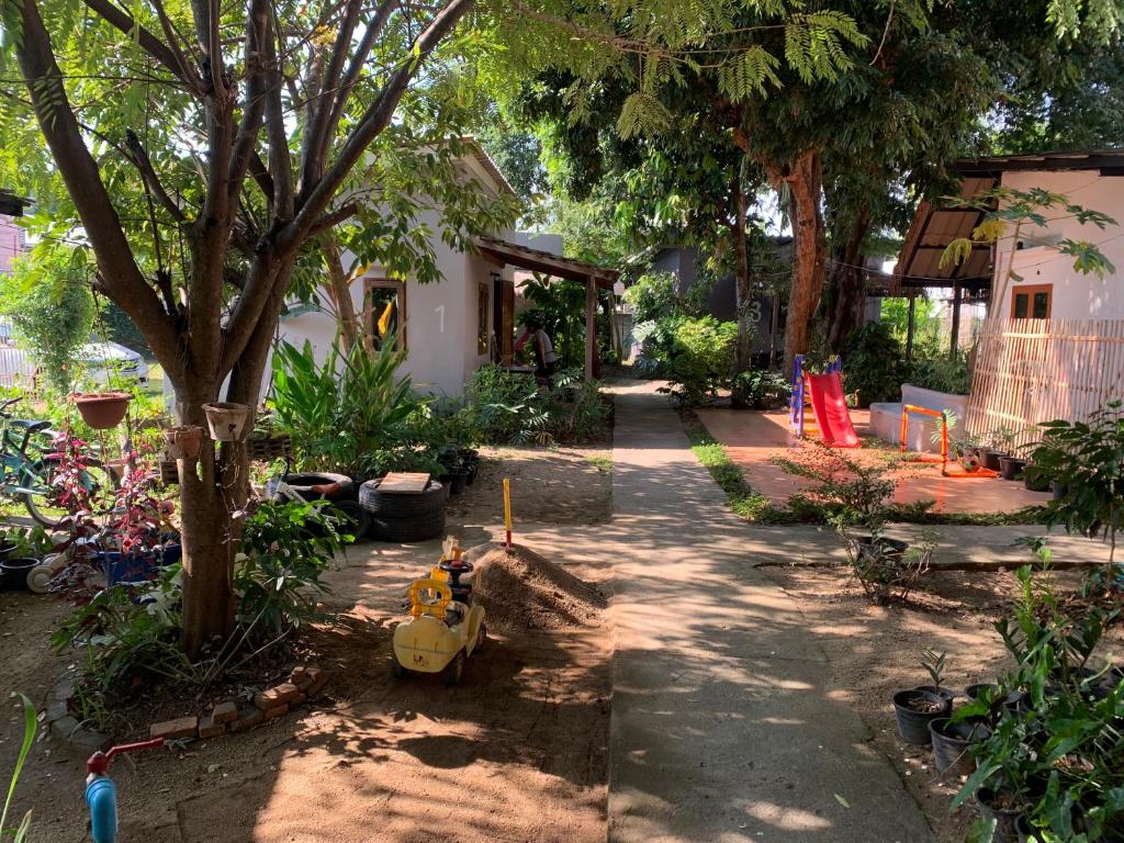 Zahrada ubytování บ้านใจแปงโฮมสเตย์ Ban Jaipang Homestay