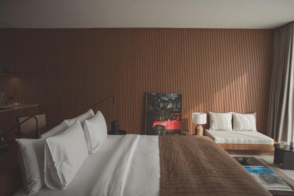Postel nebo postele na pokoji v ubytování SOKO' Stay at Kedungu
