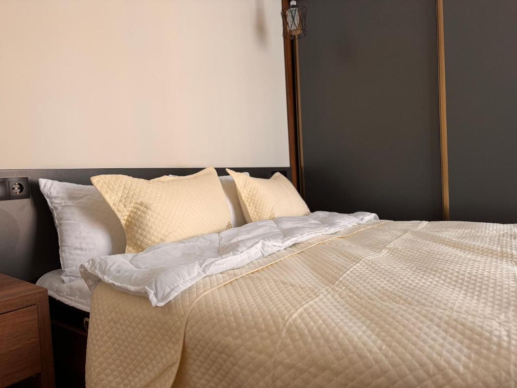 Postel nebo postele na pokoji v ubytování Luxury apartment with bedroom, new gudauri