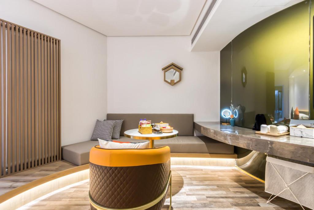 Posezení v ubytování Cozylife Hotel Canal