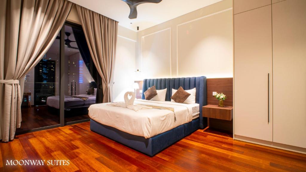 Postel nebo postele na pokoji v ubytování Moonway Luxury Suites At The Manor Residence KLCC