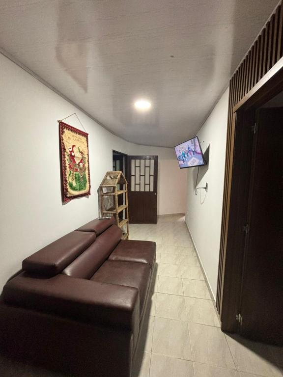 TV a/nebo společenská místnost v ubytování ApartaEstudios Viva, en la vega
