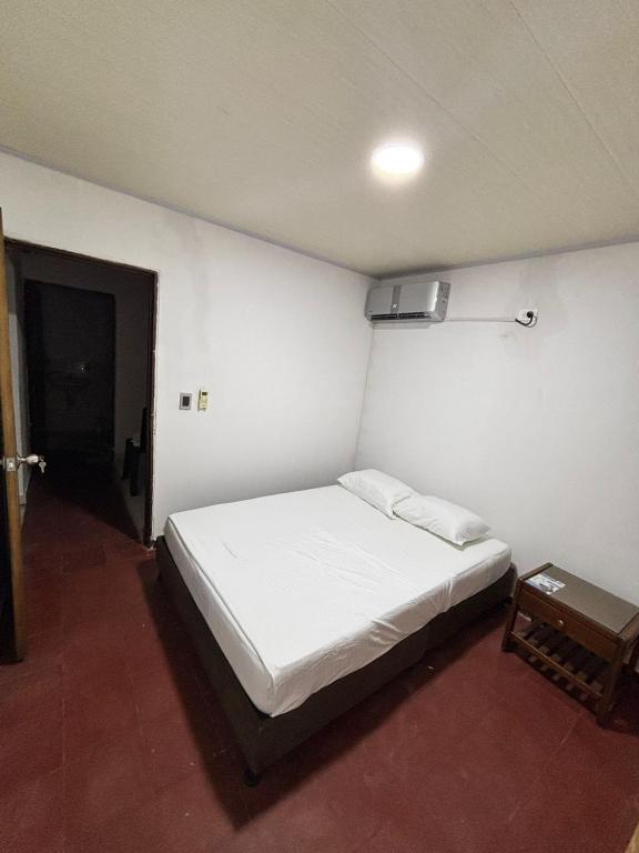 Postel nebo postele na pokoji v ubytování ApartaEstudios Viva, en la vega