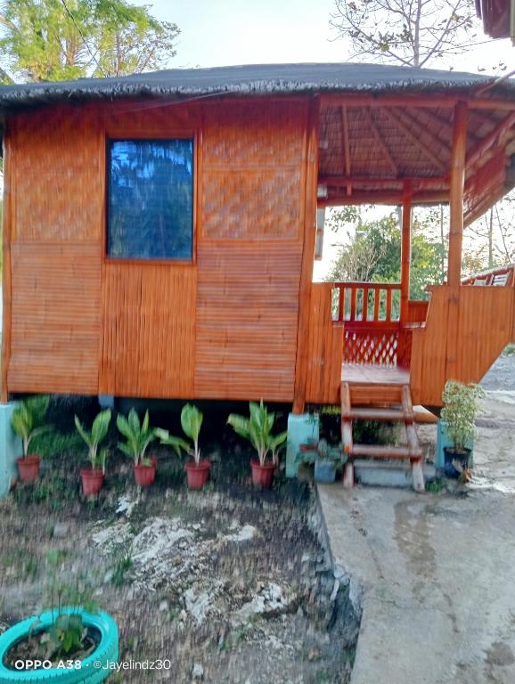 Bangunan di mana terletaknya rumah tamu ini