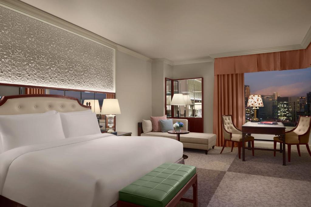 Postel nebo postele na pokoji v ubytování The Ritz-Carlton Osaka