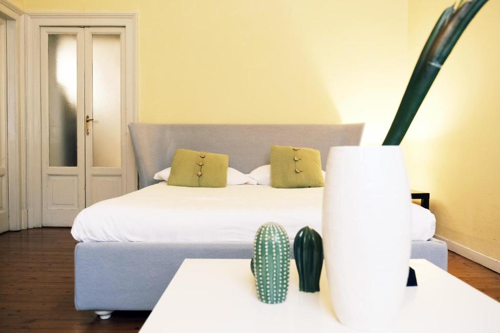 A bed or beds in a room at ComeCasa 2 bedrooms Apartment in via Curtatone