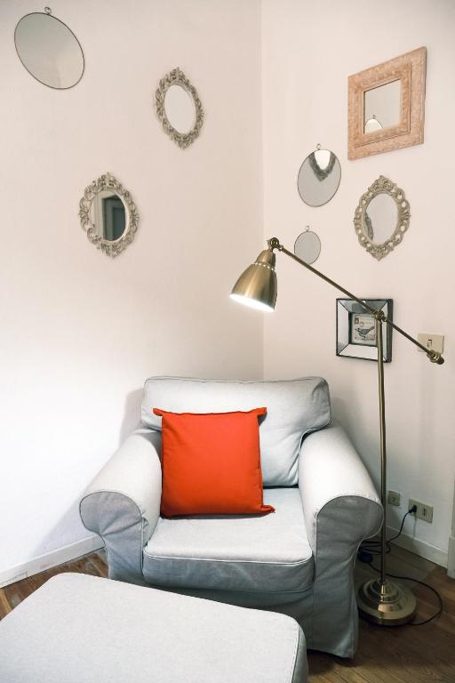 A seating area at ComeCasa 2 bedrooms Apartment in via Curtatone