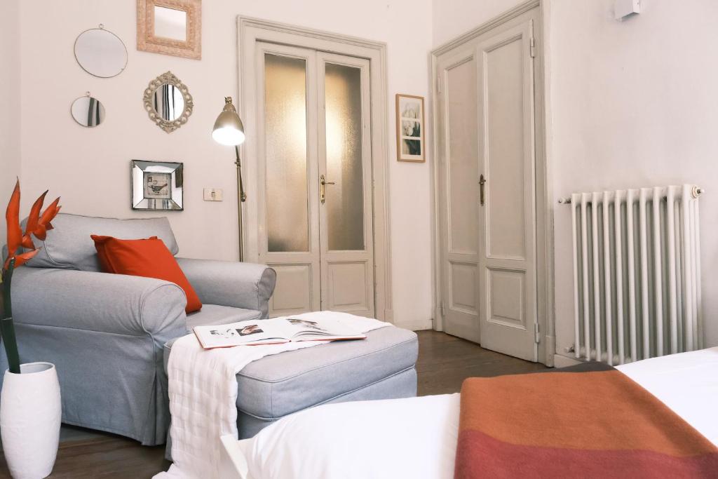 A seating area at ComeCasa 2 bedrooms Apartment in via Curtatone