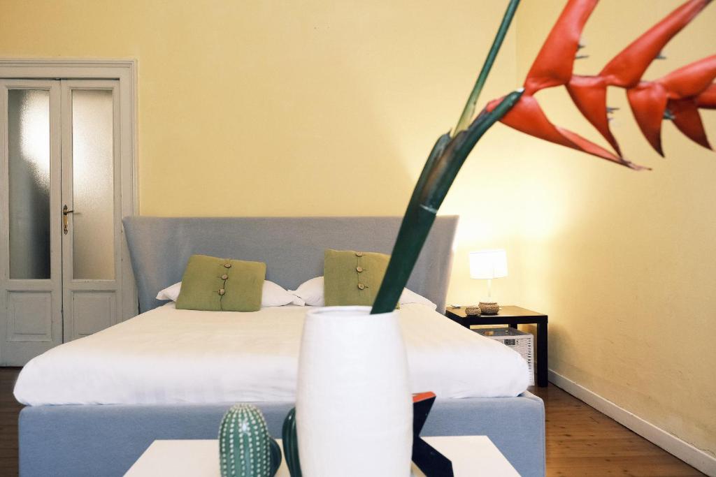 A bed or beds in a room at ComeCasa 2 bedrooms Apartment in via Curtatone