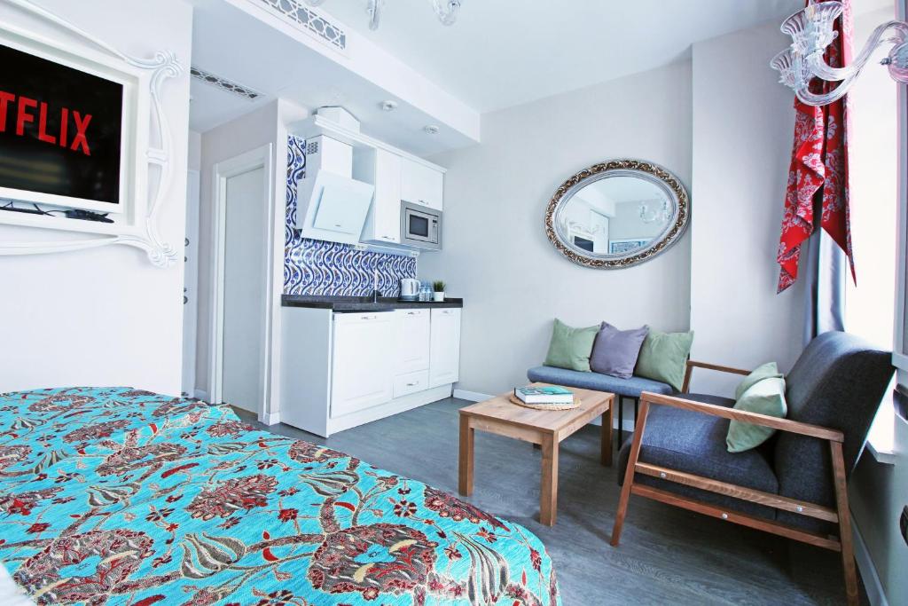 TV a/nebo společenská místnost v ubytování Excellent Apartments Galata