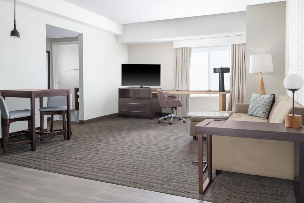 Residence Inn by Marriott Oklahoma City Norman - Suite King De Un Dormitorio Con Sofá Cama