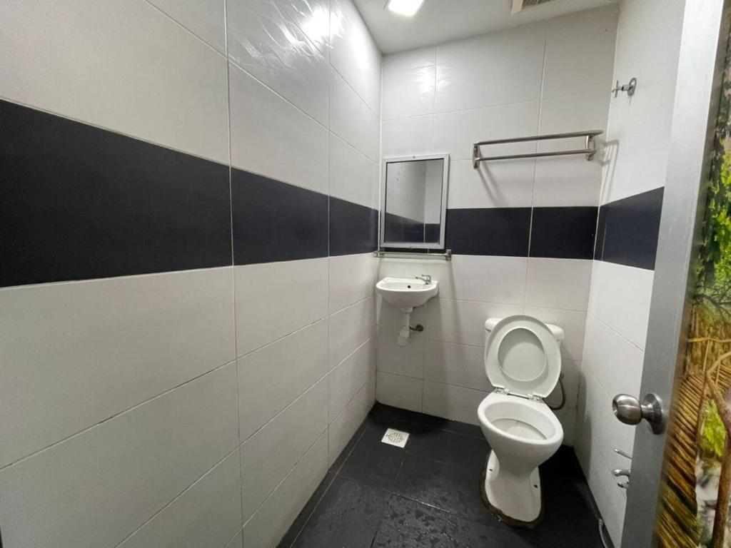 Koupelna v ubytování SV Andalas Hotel