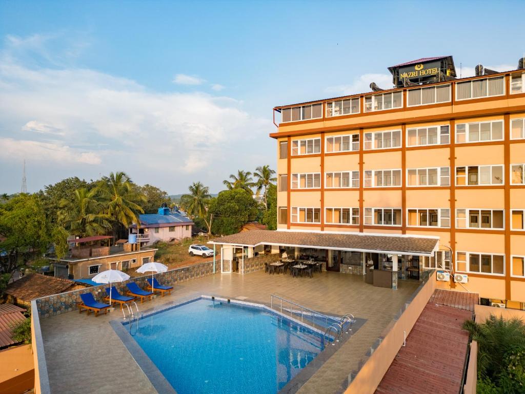 Bazén v ubytování Nazri Hotel - Near Arambol Beach nebo v jeho okolí