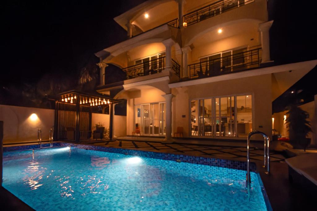 Bazén v ubytování RASA Pool Villa nebo v jeho okolí
