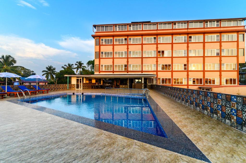 Bazén v ubytování Nazri Hotel - Near Arambol Beach nebo v jeho okolí