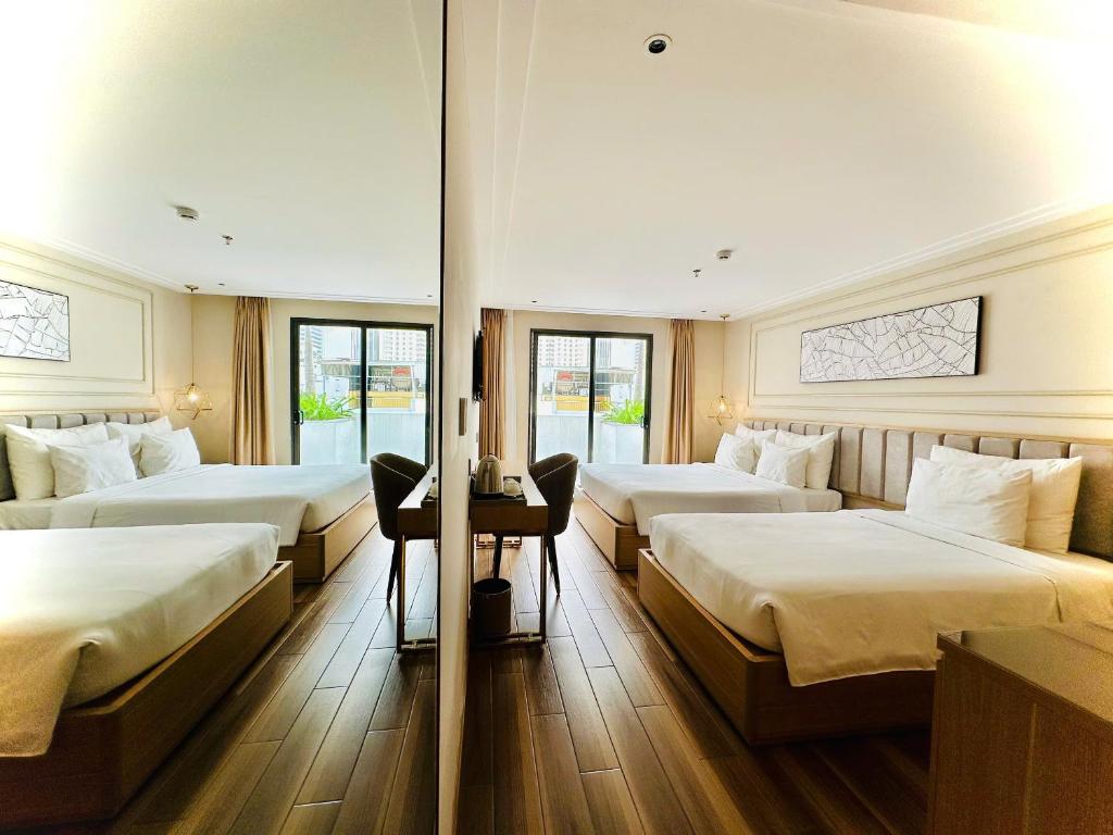 Twin Suite with Balcony and City View