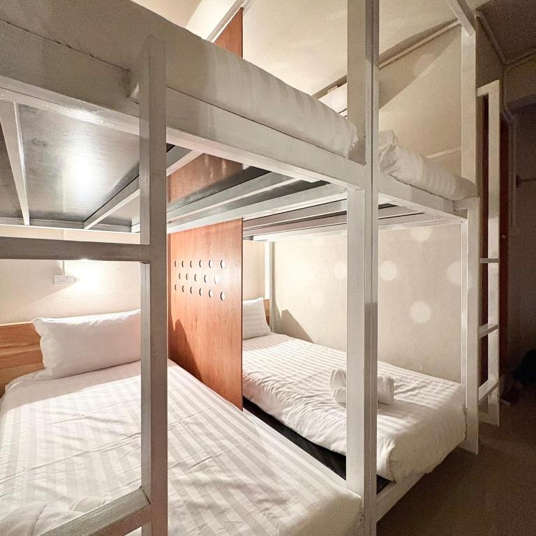 Postel nebo postele na pokoji v ubytování Yoi Hotel krabi