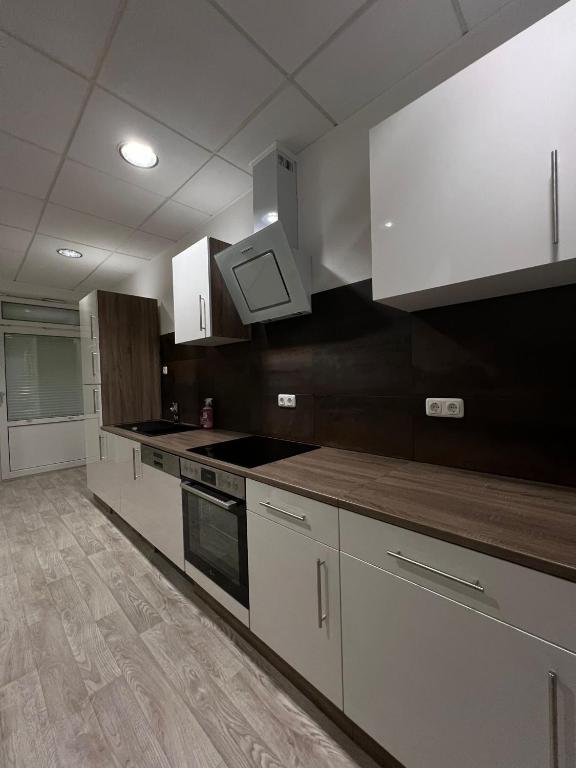 Kuchyň nebo kuchyňský kout v ubytování HH Hostels