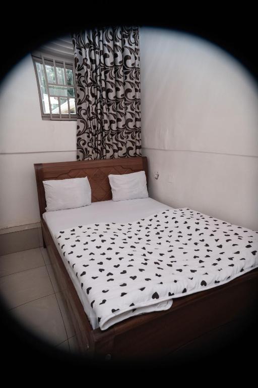 Iwacu 250 - Deluxe Double Room With Shower