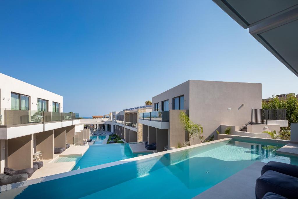 Bazén v ubytování Phos Hotel Adults Only nebo v jeho okolí