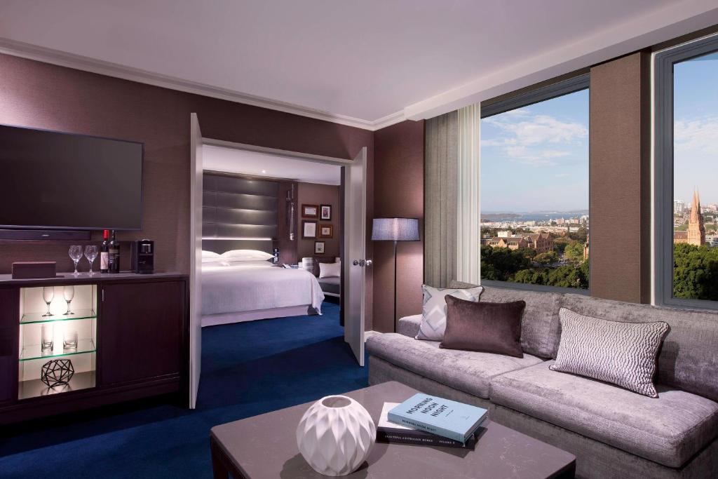 Postel nebo postele na pokoji v ubytování Sheraton Grand Sydney Hyde Park