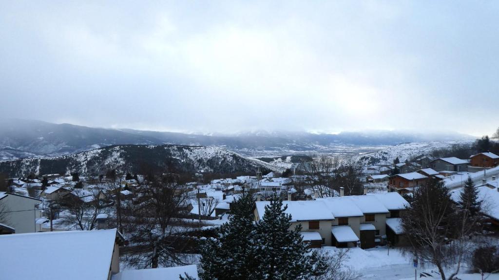 Vue panoramique - Confortable - Piscine - Randonnées - Skis v zimě