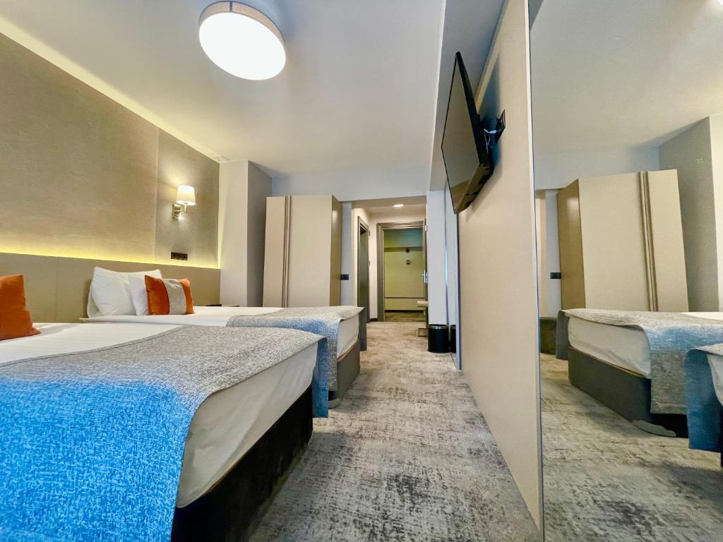 Postel nebo postele na pokoji v ubytování Hotel Univers